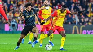 Lens đã có phong độ tương đối ổn định với 3 chiến thắng